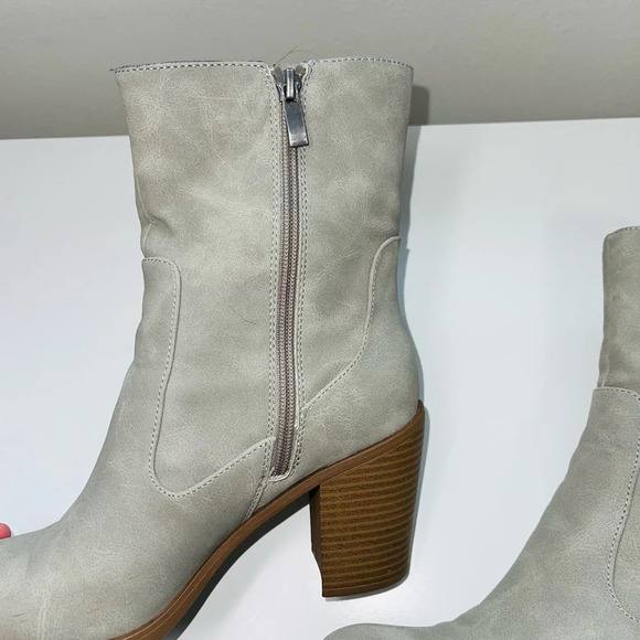 Maurices Addison Mid Ankle Block Heel Booties Taupe Gray 7 Women’s - Picture 7 of 14